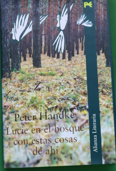 Lucie en el bosque con estas cosas de ahí (una historia)