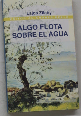 Algo flota sobre el agua