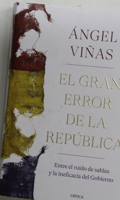 El gran error de la República : entre el ruido de sables y la ineficiencia del gobierno