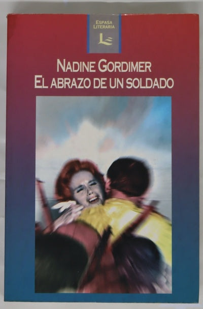 El abrazo de un soldado