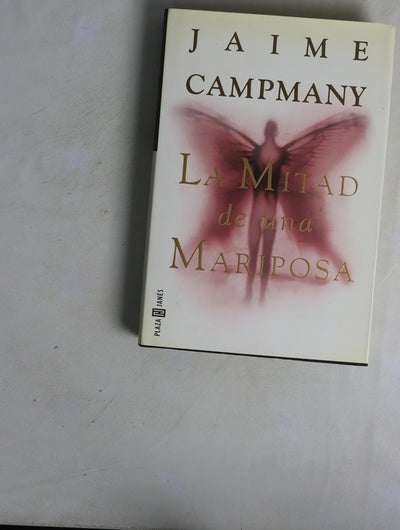 La mitad de una mariposa