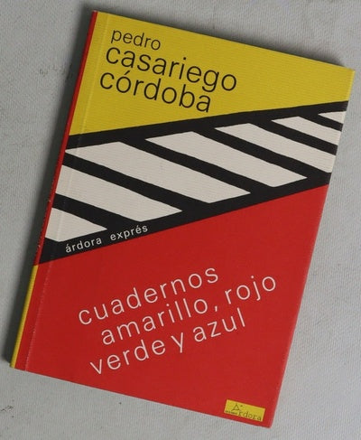 Cuadernos amarillo, rojo, verde y azul