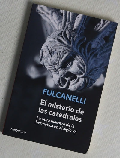El misterio de las catedrales : la obra maestra de la hermética en el siglo XX