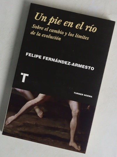 Un pie en el río : sobre el cambio y los límites de la evolución