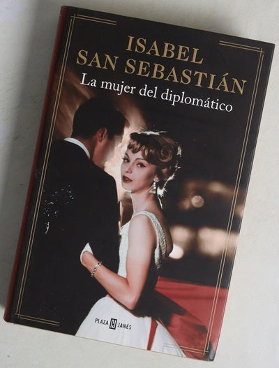 La mujer del diplomático