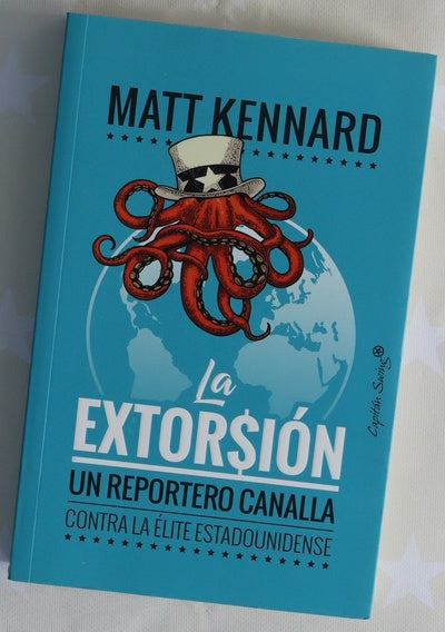 La extorsión : un reportero canalla contra la élite estadounidense