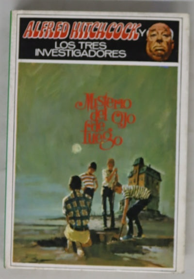 Alfred Hitchcock y los tres invesatigadores en Misterio del ojo de fuego