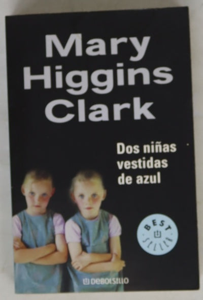 Dos niñas vestidas de azul