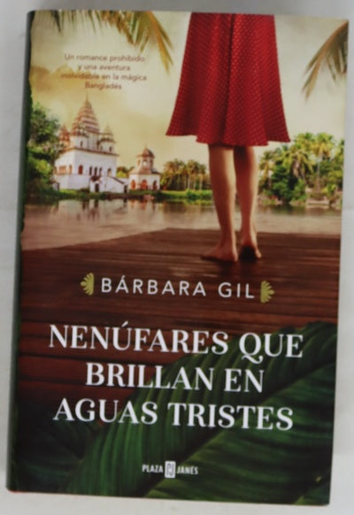 Nenúfares que brillan en aguas tristes