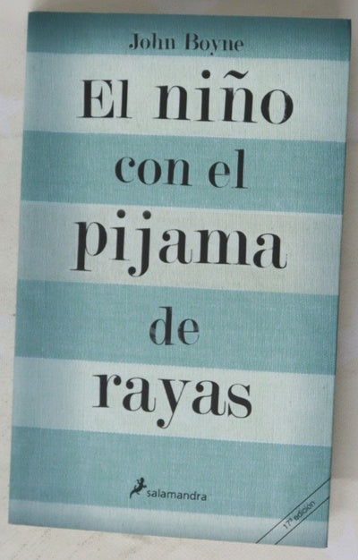 El niño con el pijama de rayas