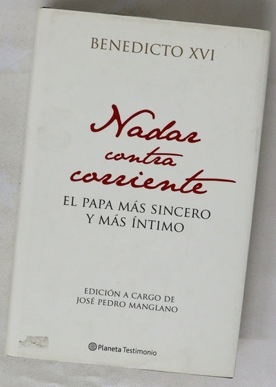 Nadar contra corriente : el Papa más sincero y más íntimo