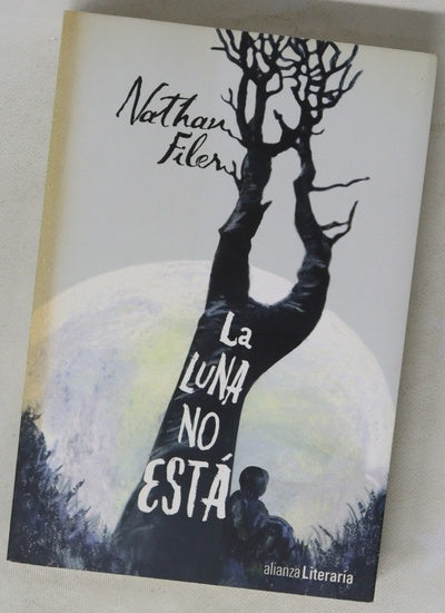 La luna no está