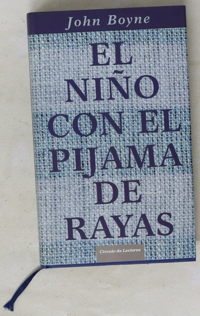 El niño con el pijama de rayas