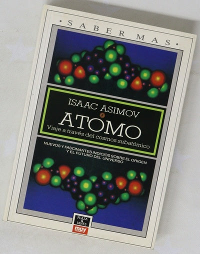 Átomo viaje a través del cosmos subatómico