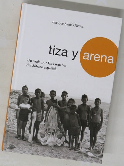 Tiza y arena : un viaje por las escuelas del Sáhara español