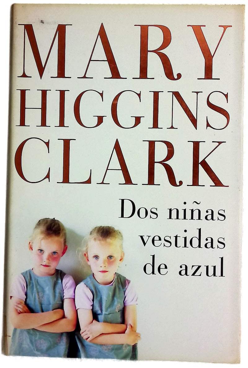 Dos niñas vestidas de azul