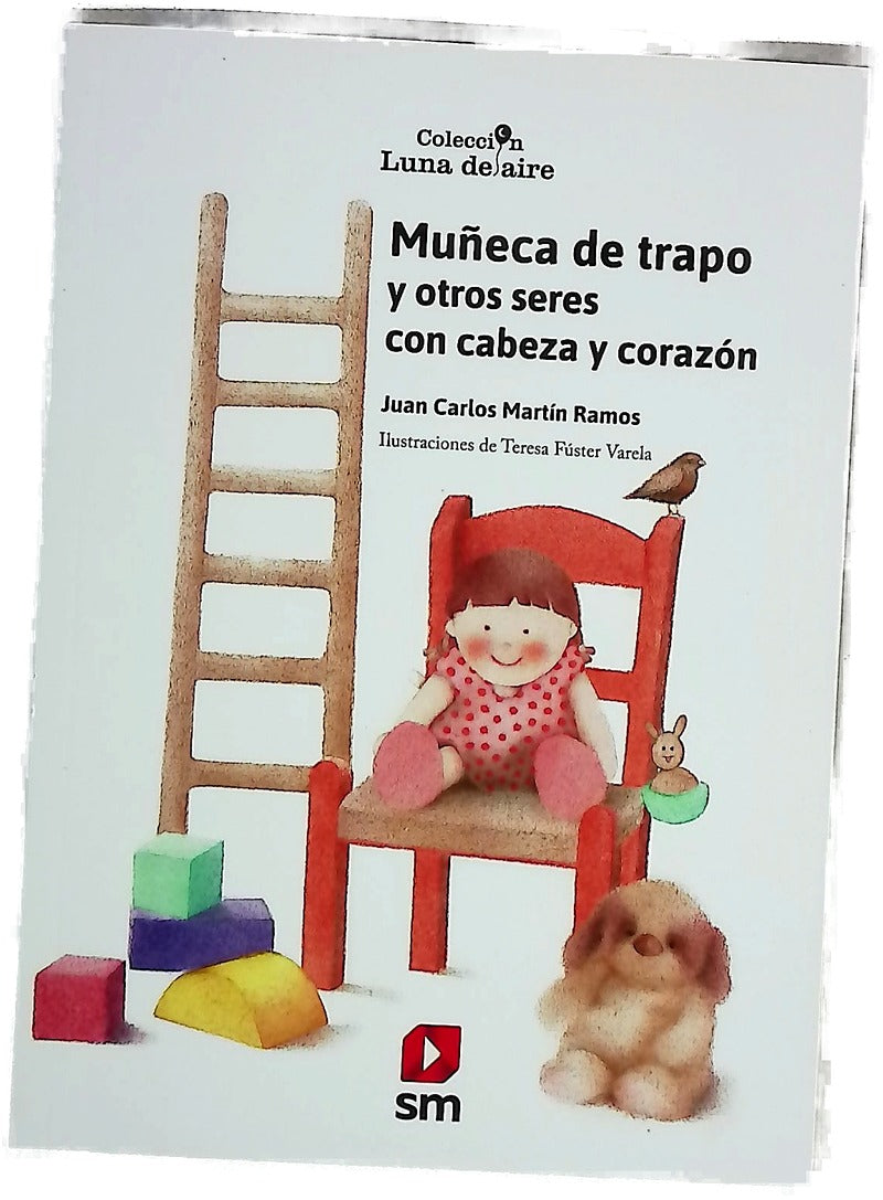 Muñeca de trapo y otros seres con cabeza y corazón