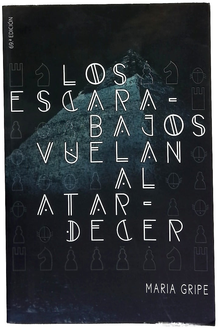 Los escarabajos vuelan al atardecer
