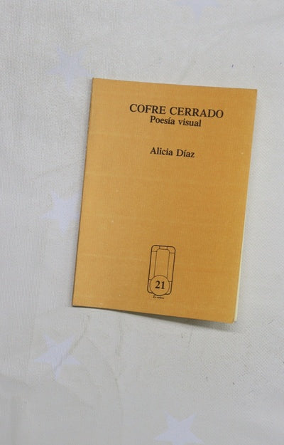 Cofre cerrado poesía visual