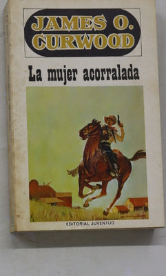 La mujer acorralada