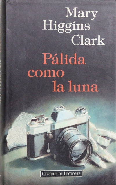 Pálida como la luna