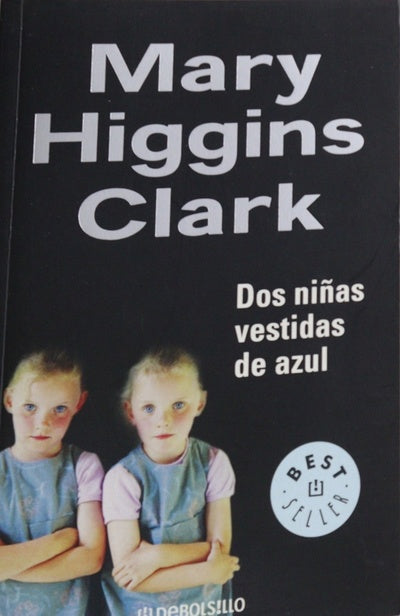 Dos niñas vestidas de azul