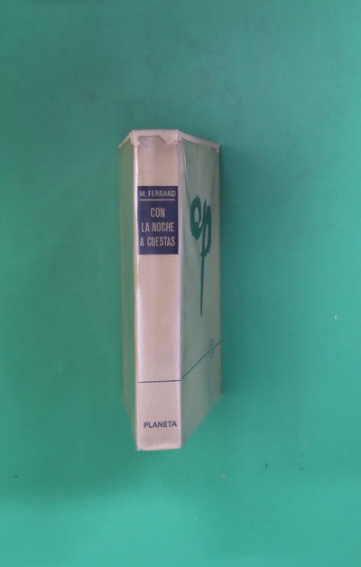 Con la noche a cuestas Novela