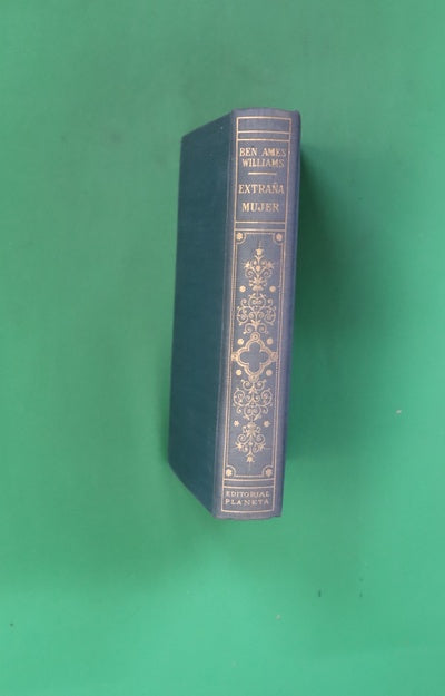 Extraña mujer novela