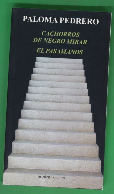 Cachorros de negro mirar y El pasamanos