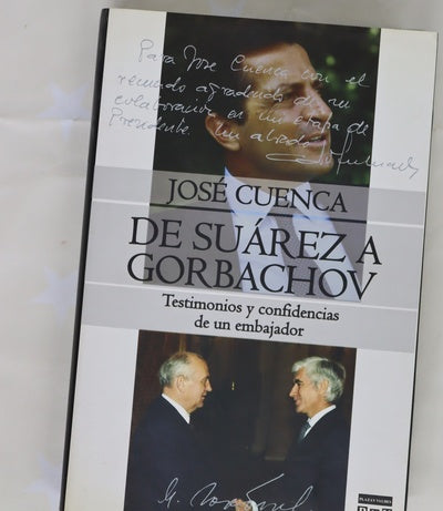 De Suárez a Gorbachov : testimonios y confidencias de un embajador