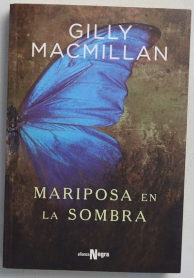 Mariposa en la sombra