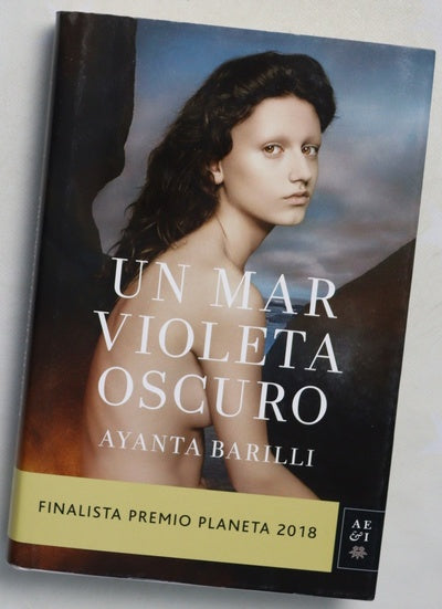Un mar violeta oscuro