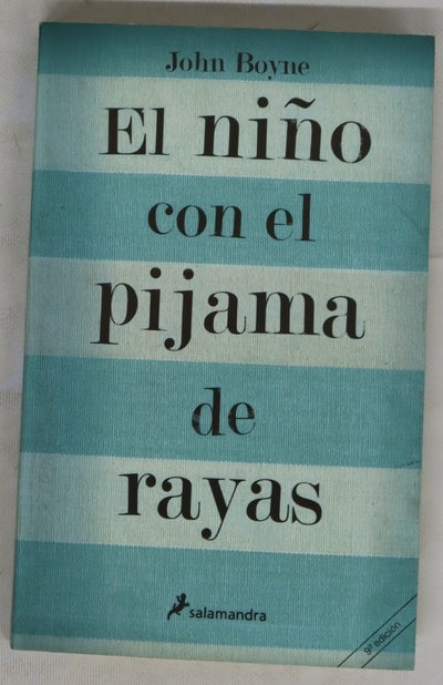 El niño con el pijama de rayas