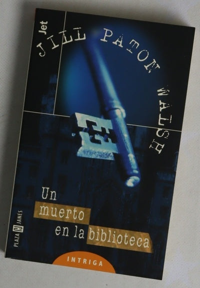 Un muerto en la biblioteca