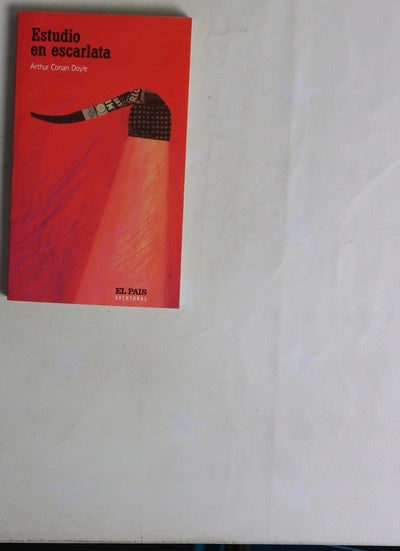 Estudio en escarlata