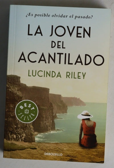 La joven del acantilado