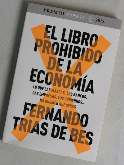 El libro prohibido de la economía : lo que las marcas, los bancos, las empresas, los gobiernos-- no quieren que sepas