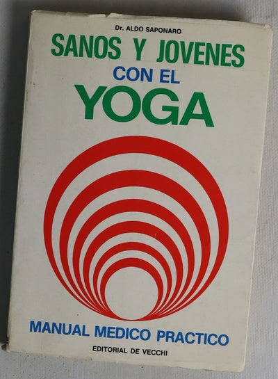 Sanos y jóvenes con el yoga manual médico práctico