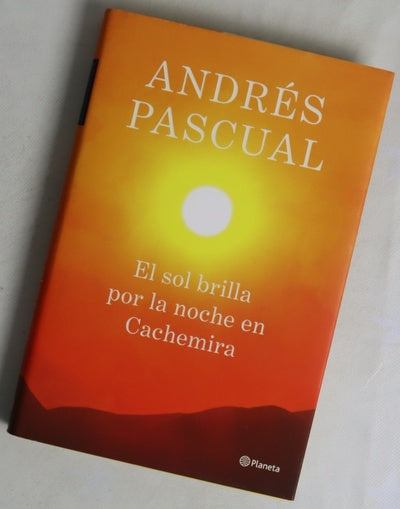 El sol brilla por la noche en Cachemira
