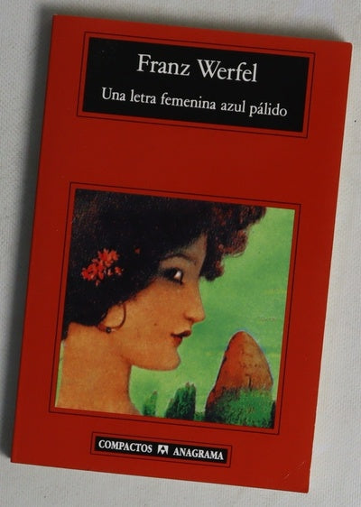 Una letra femenina azul pálido