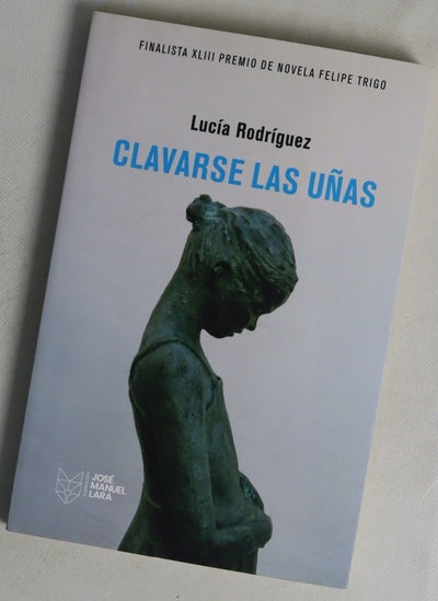 Clavarse las uñas