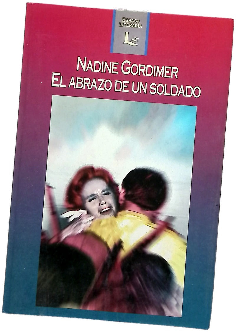 El abrazo de un soldado