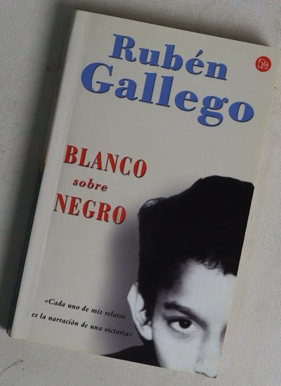 Blanco sobre negro