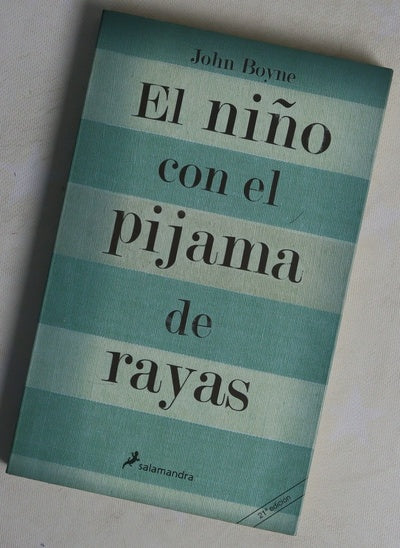 El niño con el pijama de rayas