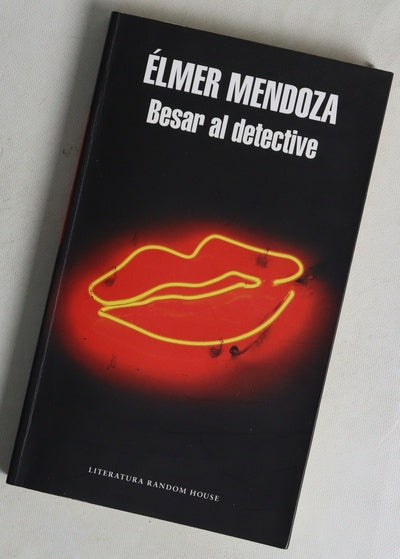 Besar al detective