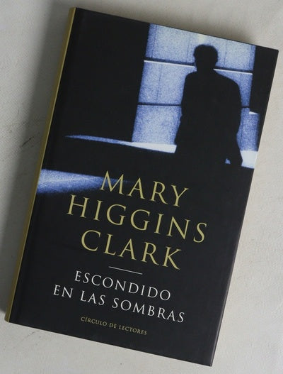 Escondido en las sombras