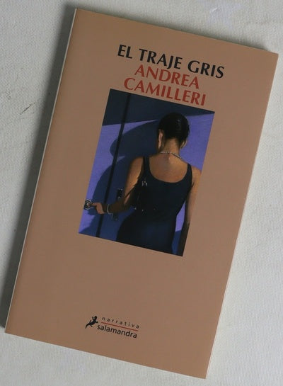 El traje gris