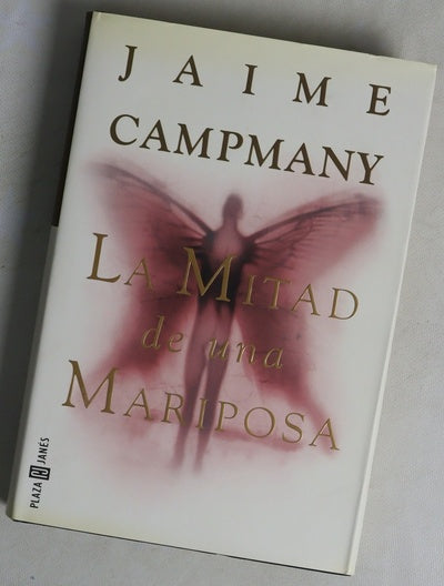 La mitad de una mariposa