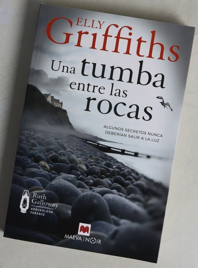 Una tumba entre las rocas