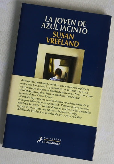 La joven de azul jacinto